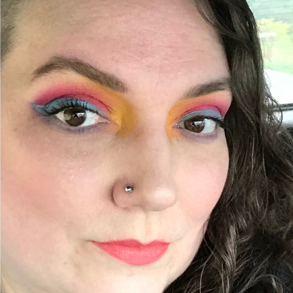 Meet your Posher, Christina - Picture 3 of 5